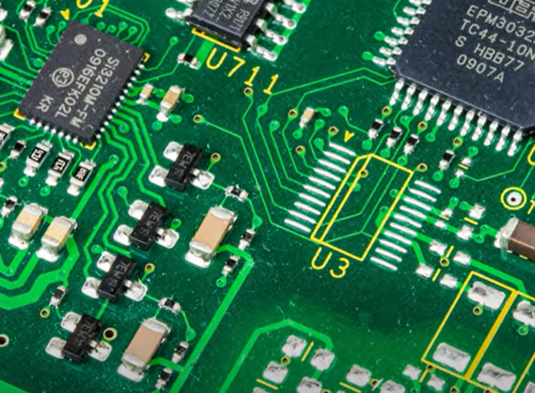 Assembling capacitor components on PCB